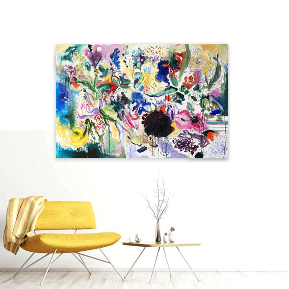 FloralPoetry-fun-of-being-colour-Lies-Goemans-painting-flower-schilderij-floral-150x100cm-interior-inpression-yellow-couch