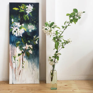 April-Sky-Blossoming-Lies-Goemans-40x110-cm-flower-painting-floral-flower-apple-blossom-bloemschilderij-with-model