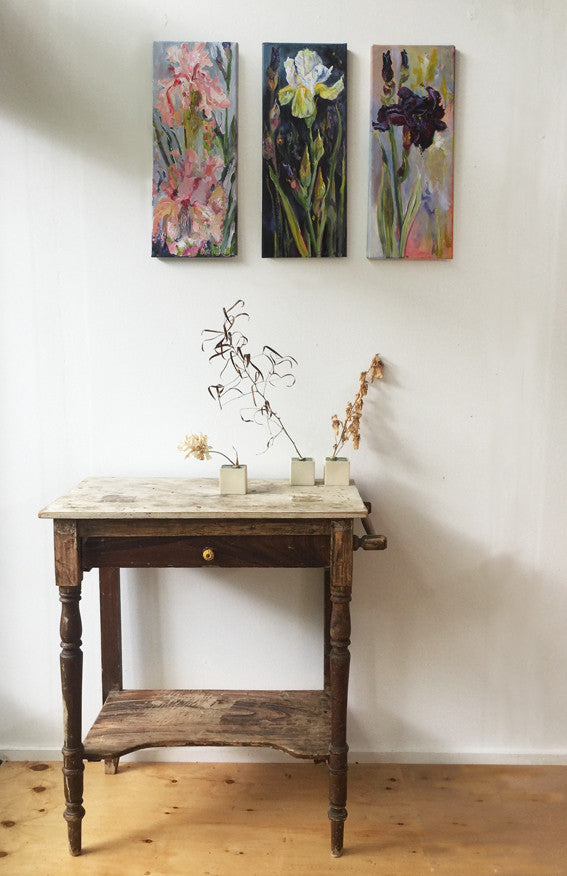 Botanical-Beauty-series-Soul-Survivor-Lies-Goemans-20x50cm-flower-painting-floral-flower-iris-bloemschilderij-interior-with 3